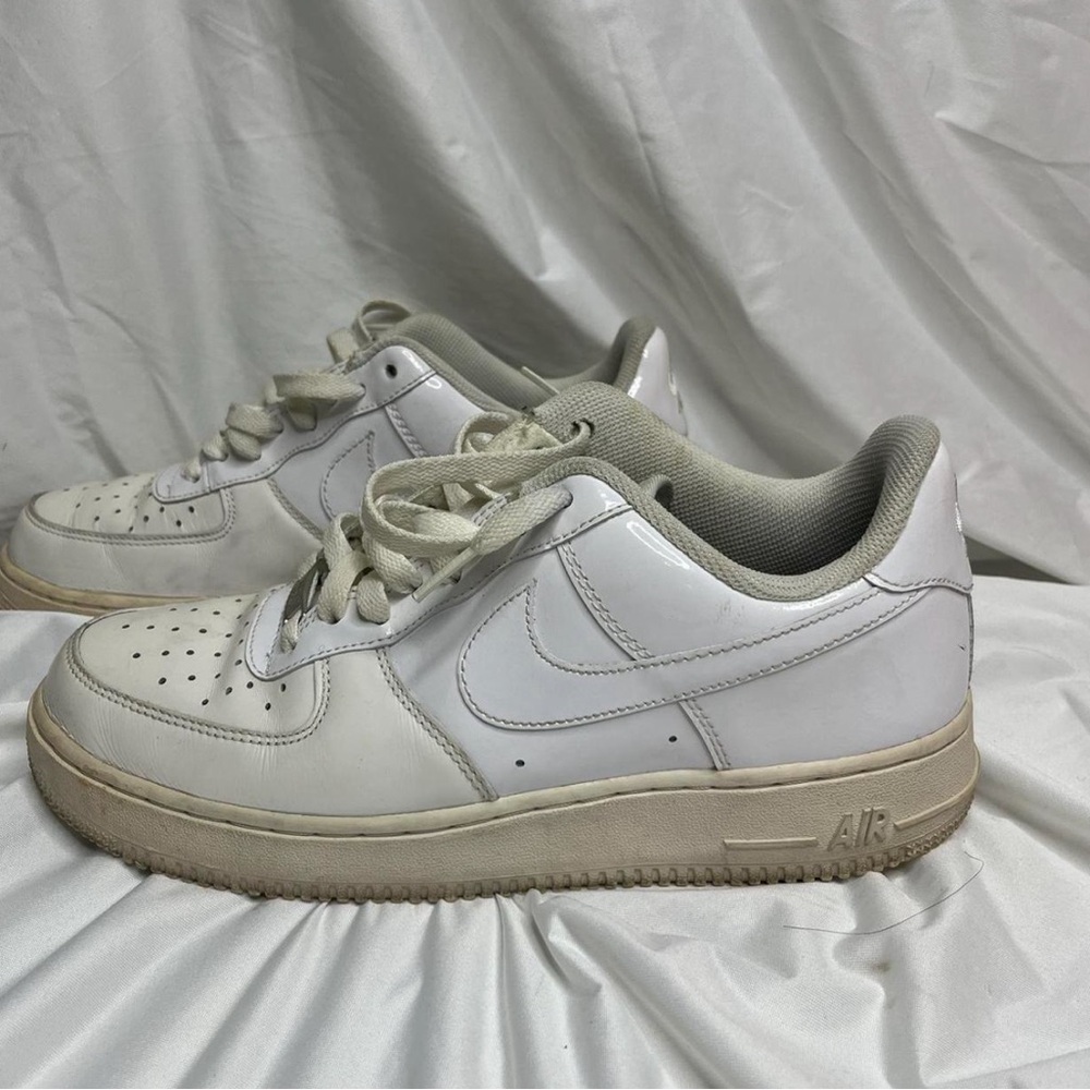 White Nike Airforce 1 sneakers